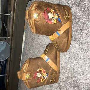 Woody slippers NWOT